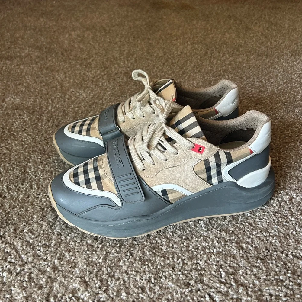 Burberry Sneakers Size 44 - Picture 2 of 4